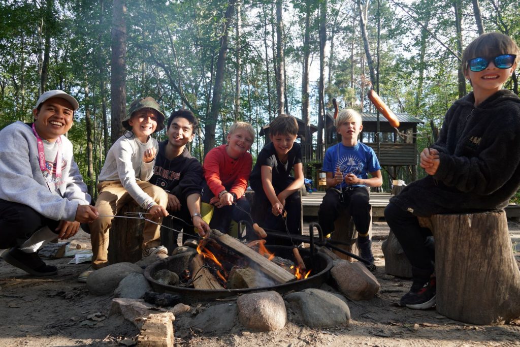 Campers exploring the trails and nature around Duluth, MN during a co-ed summer camp